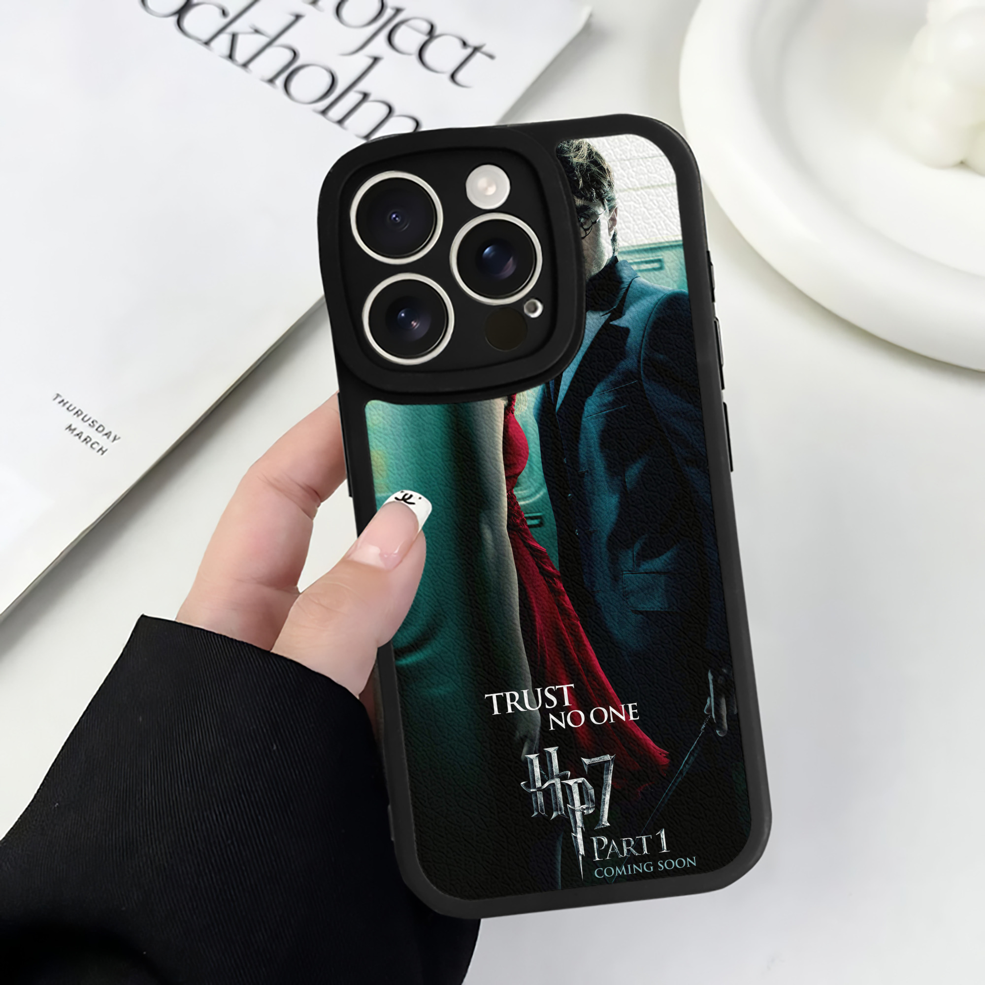 （画像用） Harry Potter ハリー・ポッターシリーズ 【iPhone 16シリーズ対応】シリコンスマホケース（レザー調） 材質：シリコン
